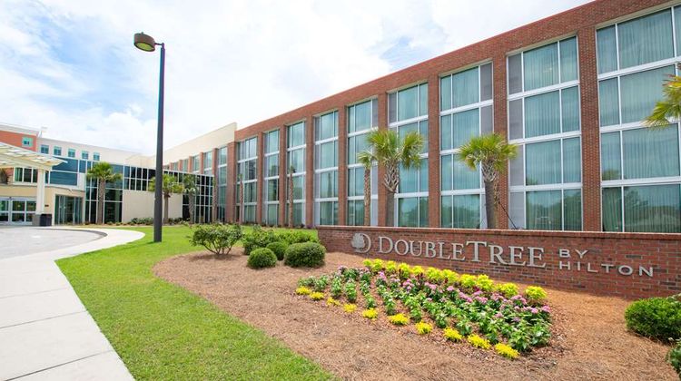 Doubletree Hotel & Stes Charleston Arpt Exterior