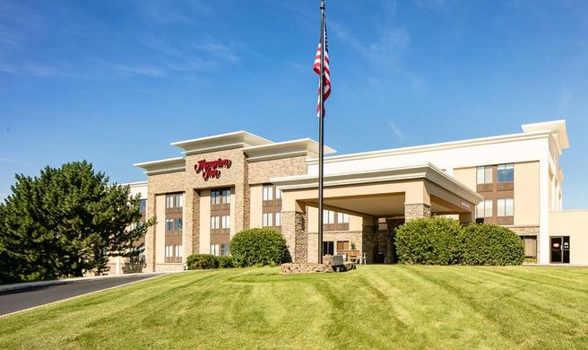 Hampton Inn Iowa City-Coralville Exterior