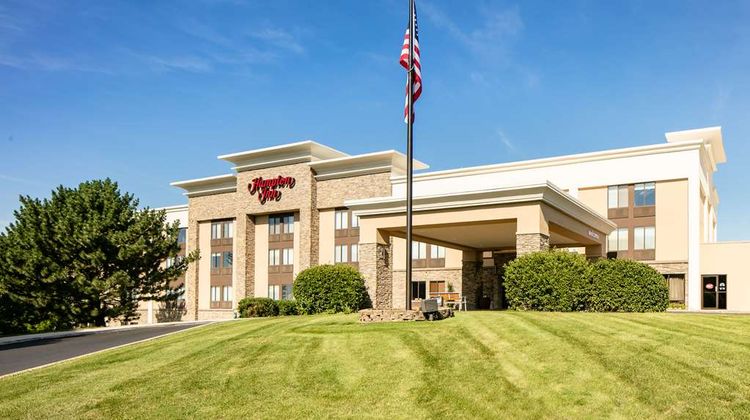 Hampton Inn Iowa City-Coralville Exterior