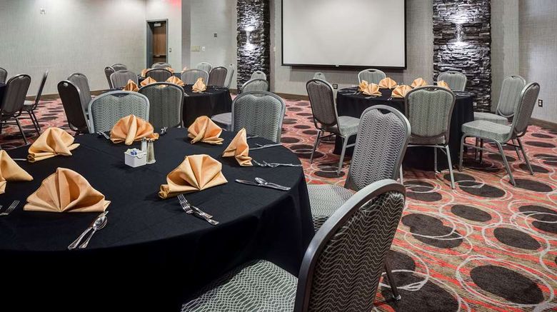 <b>Hampton Inn Iowa City-Coralville Meeting</b>. Images powered by <a href="https://iceportal.shijigroup.com/" title="IcePortal" target="_blank">IcePortal</a>.