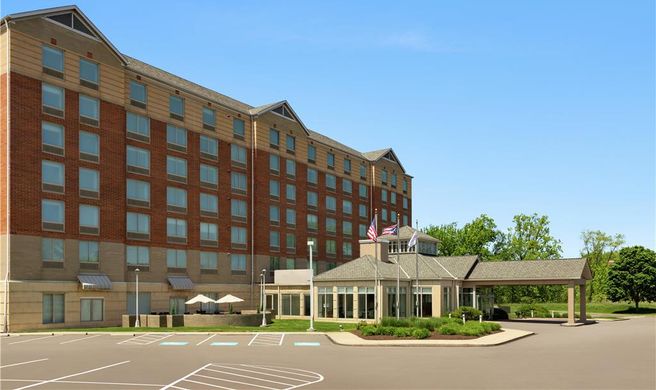 Hilton Garden Inn Cleveland Airport Exterior