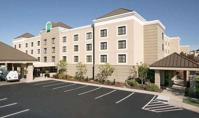 Embassy Suites Beachwood Exterior
