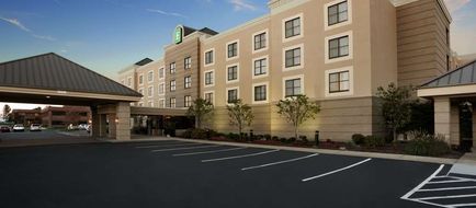 Embassy Suites Beachwood Exterior