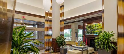 Hilton Garden Inn Cleveland East Lobby
