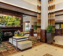 Hilton Garden Inn Cleveland East Lobby