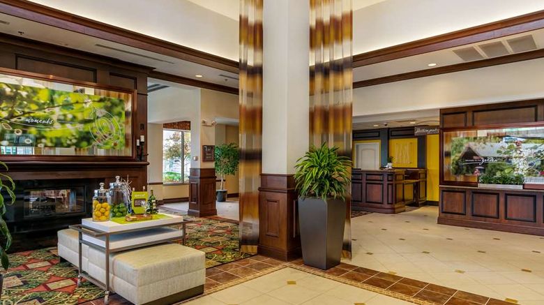 <b>Hilton Garden Inn Cleveland East Lobby</b>. Images powered by <a href="https://iceportal.shijigroup.com/" title="IcePortal" target="_blank">IcePortal</a>.
