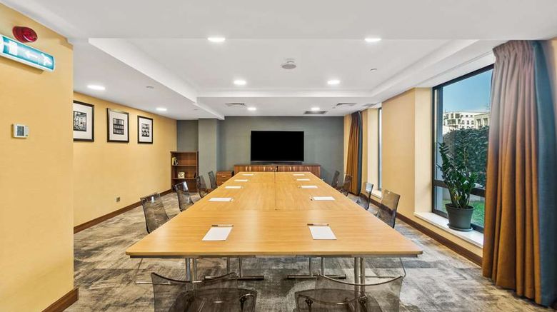<b>Hampton by Hilton Cluj-Napoca Meeting</b>. Images powered by <a href="https://iceportal.shijigroup.com/" title="IcePortal" target="_blank">IcePortal</a>.