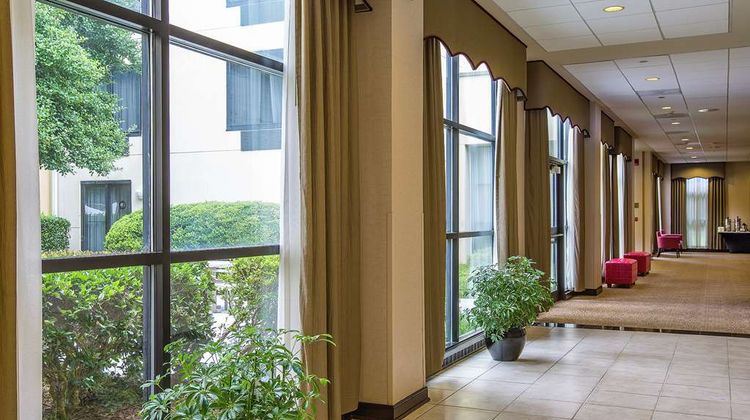 Doubletree by Hilton Charlotte Arpt Lobby