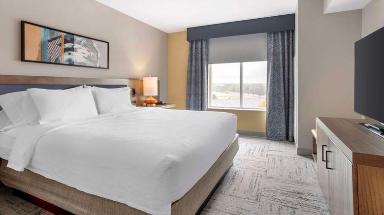 <b>Hilton Garden Inn Charlotte/Concord Room</b>. Images powered by <a href="https://iceportal.shijigroup.com/" title="IcePortal" target="_blank">IcePortal</a>.