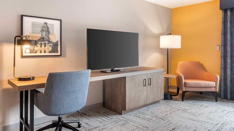 <b>Hilton Garden Inn Charlotte/Concord Room</b>. Images powered by <a href="https://iceportal.shijigroup.com/" title="IcePortal" target="_blank">IcePortal</a>.