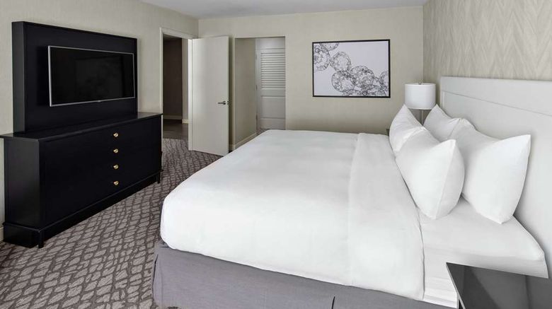 <b>Doubletree Suites Charlotte-SouthPark Room</b>. Images powered by <a href="https://iceportal.shijigroup.com/" title="IcePortal" target="_blank">IcePortal</a>.