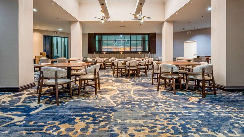 <b>DoubleTree by Hilton S Charlotte Tyvola Restaurant</b>. Images powered by <a href="https://iceportal.shijigroup.com/" title="IcePortal" target="_blank">IcePortal</a>.