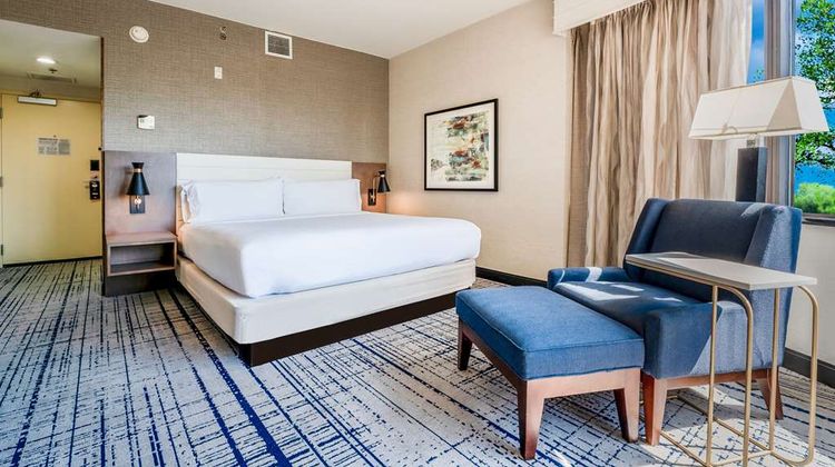 DoubleTree by Hilton S Charlotte Tyvola Room