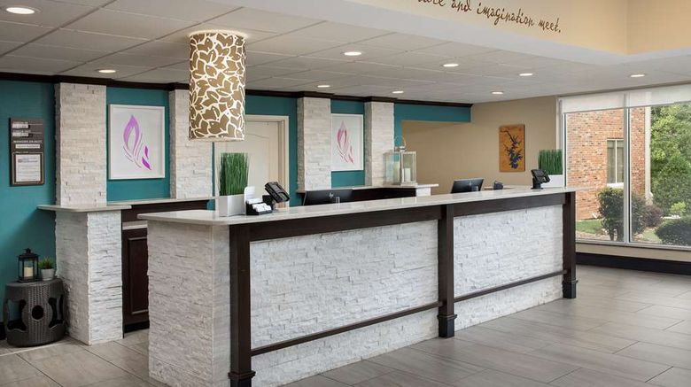 <b>Hilton Garden Inn Mooresville Lobby</b>. Images powered by <a href="https://iceportal.shijigroup.com/" title="IcePortal" target="_blank">IcePortal</a>.