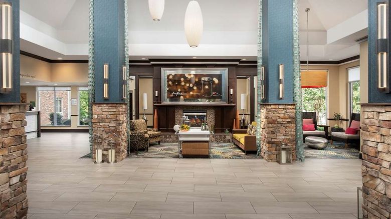 <b>Hilton Garden Inn Mooresville Lobby</b>. Images powered by <a href="https://iceportal.shijigroup.com/" title="IcePortal" target="_blank">IcePortal</a>.