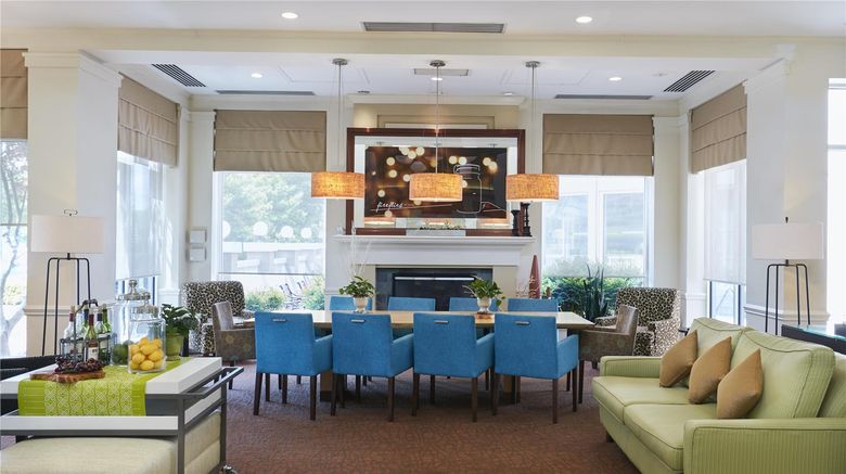 <b>Hilton Garden Inn Charlotte North Lobby</b>. Images powered by <a href="https://iceportal.shijigroup.com/" title="IcePortal" target="_blank">IcePortal</a>.