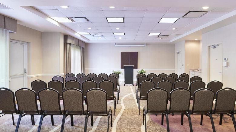 <b>Hilton Garden Inn Charlotte North Meeting</b>. Images powered by <a href="https://iceportal.shijigroup.com/" title="IcePortal" target="_blank">IcePortal</a>.