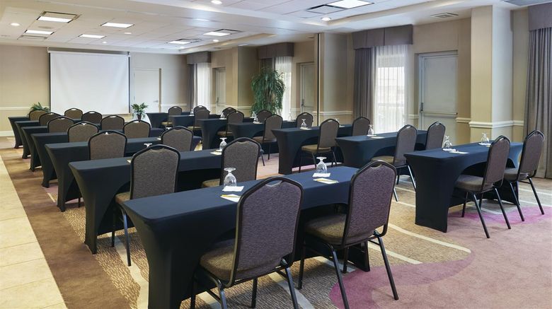 <b>Hilton Garden Inn Charlotte North Meeting</b>. Images powered by <a href="https://iceportal.shijigroup.com/" title="IcePortal" target="_blank">IcePortal</a>.