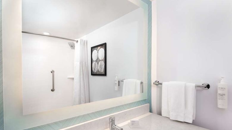 <b>Hilton Garden Inn Charlotte Uptown Room</b>. Images powered by <a href="https://iceportal.shijigroup.com/" title="IcePortal" target="_blank">IcePortal</a>.