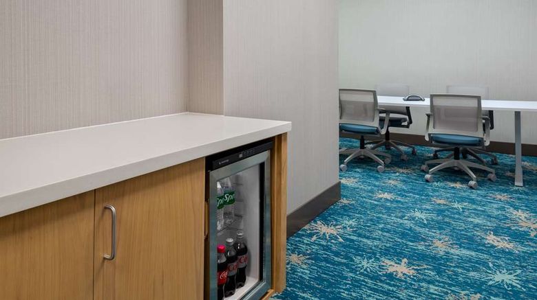 <b>Hilton Garden Inn Charlotte Uptown Meeting</b>. Images powered by <a href="https://iceportal.shijigroup.com/" title="IcePortal" target="_blank">IcePortal</a>.