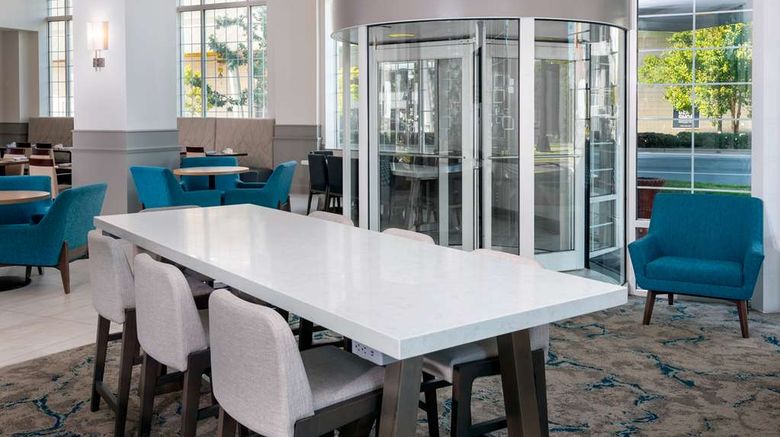 <b>Hilton Garden Inn Charlotte Uptown Lobby</b>. Images powered by <a href="https://iceportal.shijigroup.com/" title="IcePortal" target="_blank">IcePortal</a>.