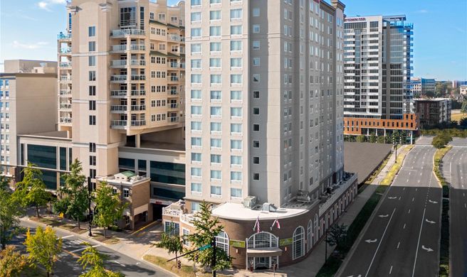 Hilton Garden Inn Charlotte Uptown Exterior
