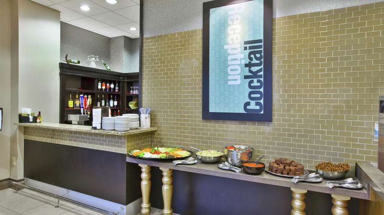 Embassy Suites Columbus-Airport Lobby