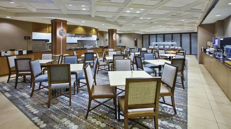 <b>Embassy Suites Columbus-Airport Restaurant</b>. Images powered by <a href="https://iceportal.shijigroup.com/" title="IcePortal" target="_blank">IcePortal</a>.