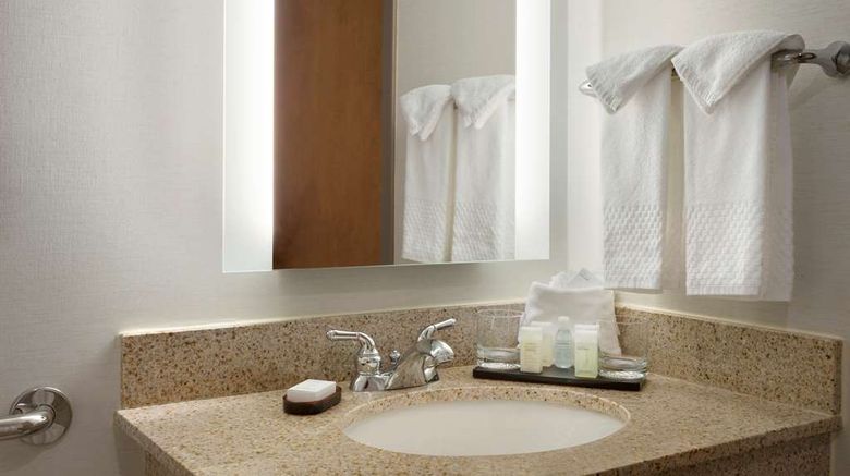 <b>Embassy Suites by Hilton Columbus Room</b>. Images powered by <a href="https://iceportal.shijigroup.com/" title="IcePortal" target="_blank">IcePortal</a>.