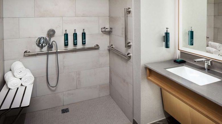 <b>Hilton Columbus Downtown Room</b>. Images powered by <a href="https://iceportal.shijigroup.com/" title="IcePortal" target="_blank">IcePortal</a>.