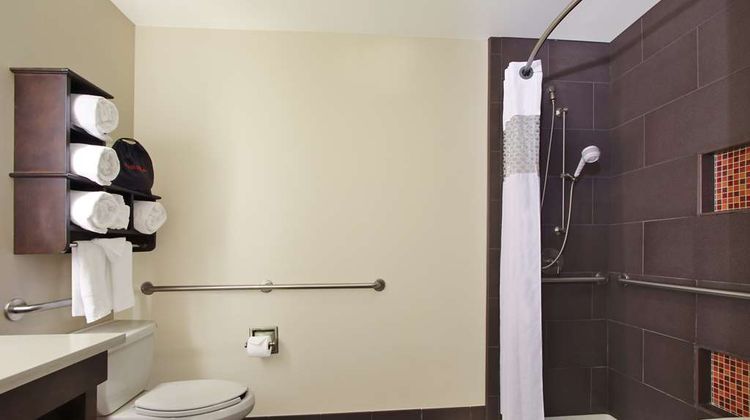 Hampton Inn & Suites Columbus Downtown Room