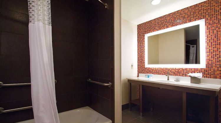 Hampton Inn & Suites Columbus Downtown Room