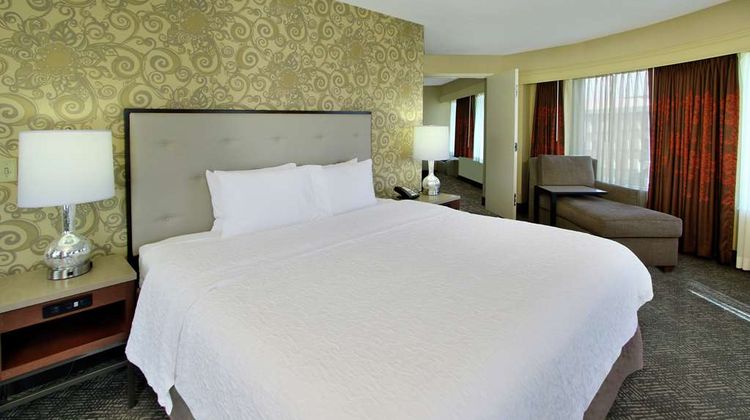 Hampton Inn & Suites Columbus Downtown Room