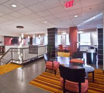 Hampton Inn & Suites Columbus Downtown Lobby