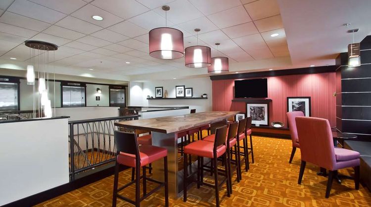 Hampton Inn & Suites Columbus Downtown Lobby