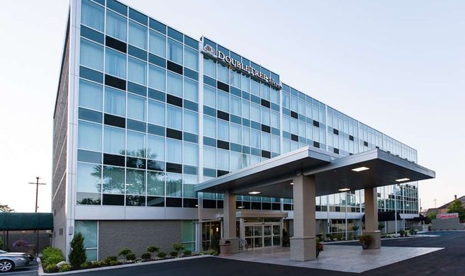 DoubleTree by Hilton Hotel Newark Exterior