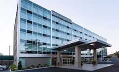 DoubleTree by Hilton Hotel Newark
