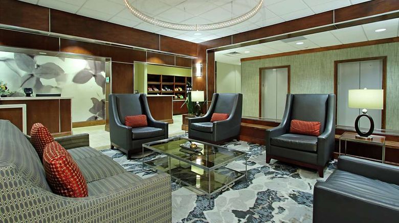 <b>DoubleTree by Hilton Hotel Newark Lobby</b>. Images powered by <a href="https://iceportal.shijigroup.com/" title="IcePortal" target="_blank">IcePortal</a>.