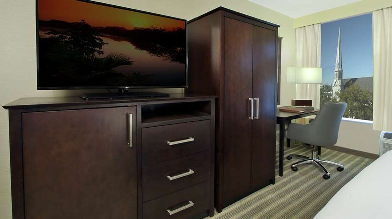<b>DoubleTree by Hilton Hotel Newark Room</b>. Images powered by <a href="https://iceportal.shijigroup.com/" title="IcePortal" target="_blank">IcePortal</a>.