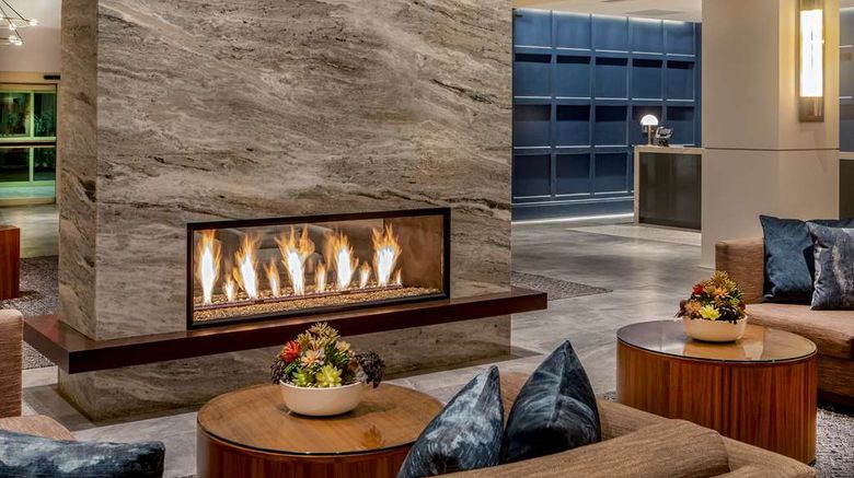 <b>Hilton Columbus/Polaris Lobby</b>. Images powered by <a href="https://iceportal.shijigroup.com/" title="IcePortal" target="_blank">IcePortal</a>.