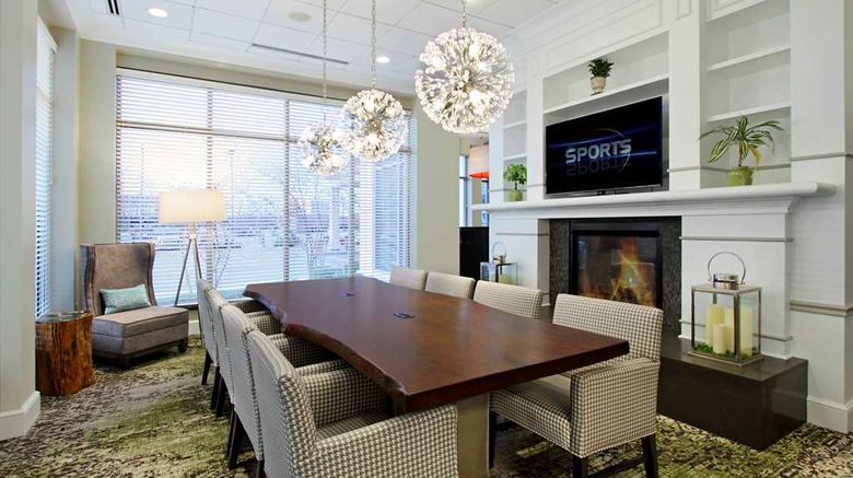 <b>Hilton Garden Inn Columbus-University Lobby</b>. Images powered by <a href="https://iceportal.shijigroup.com/" title="IcePortal" target="_blank">IcePortal</a>.