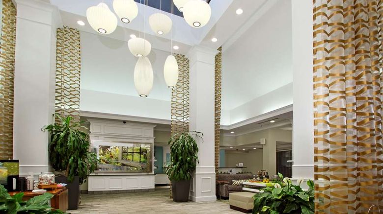 <b>Hilton Garden Inn Columbus-University Lobby</b>. Images powered by <a href="https://iceportal.shijigroup.com/" title="IcePortal" target="_blank">IcePortal</a>.