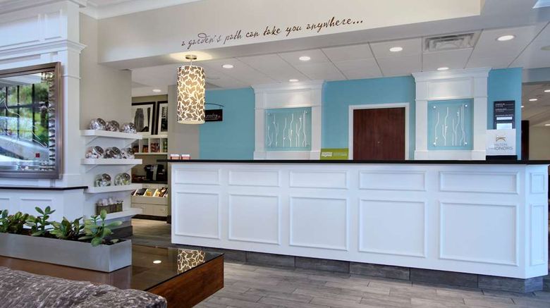 <b>Hilton Garden Inn Columbus-University Lobby</b>. Images powered by <a href="https://iceportal.shijigroup.com/" title="IcePortal" target="_blank">IcePortal</a>.