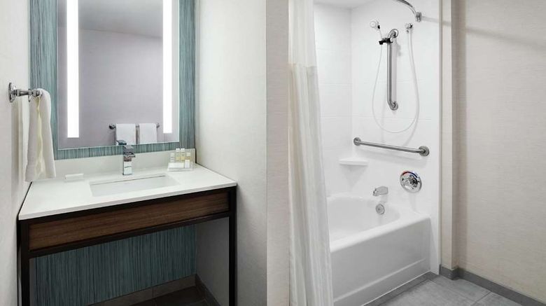 <b>Hilton Garden Inn Champaign/Urbana Room</b>. Images powered by <a href="https://iceportal.shijigroup.com/" title="IcePortal" target="_blank">IcePortal</a>.
