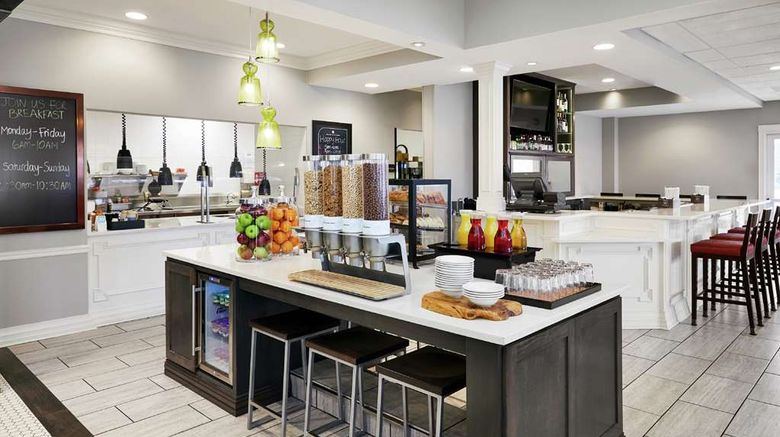 <b>Hilton Garden Inn Champaign/Urbana Restaurant</b>. Images powered by <a href="https://iceportal.shijigroup.com/" title="IcePortal" target="_blank">IcePortal</a>.