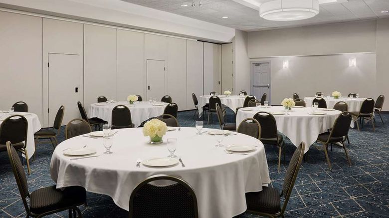 <b>Hilton Garden Inn Champaign/Urbana Meeting</b>. Images powered by <a href="https://iceportal.shijigroup.com/" title="IcePortal" target="_blank">IcePortal</a>.