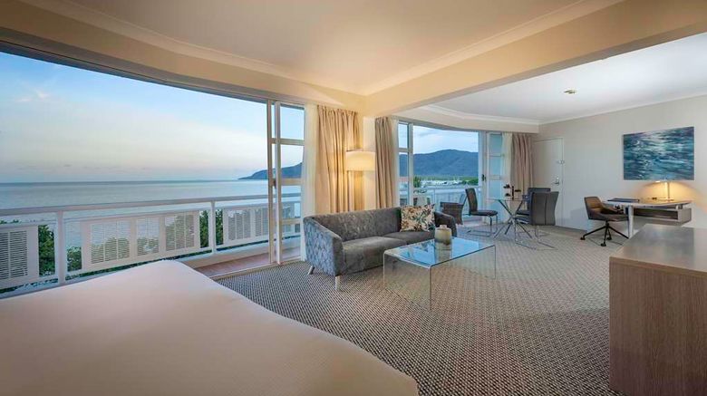 <b>DoubleTree by Hilton Cairns Room</b>. Images powered by <a href="https://iceportal.shijigroup.com/" title="IcePortal" target="_blank">IcePortal</a>.