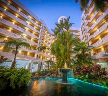 DoubleTree by Hilton Cairns Exterior