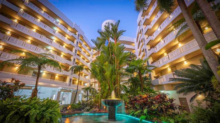 DoubleTree by Hilton Cairns Exterior