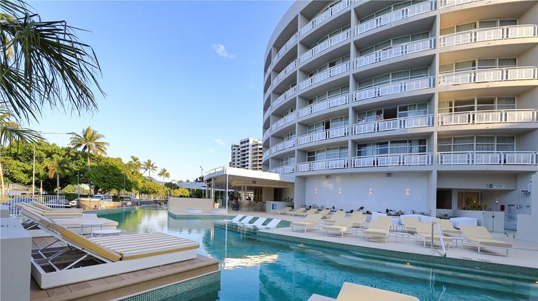 <b>DoubleTree by Hilton Cairns Pool</b>. Images powered by <a href="https://iceportal.shijigroup.com/" title="IcePortal" target="_blank">IcePortal</a>.